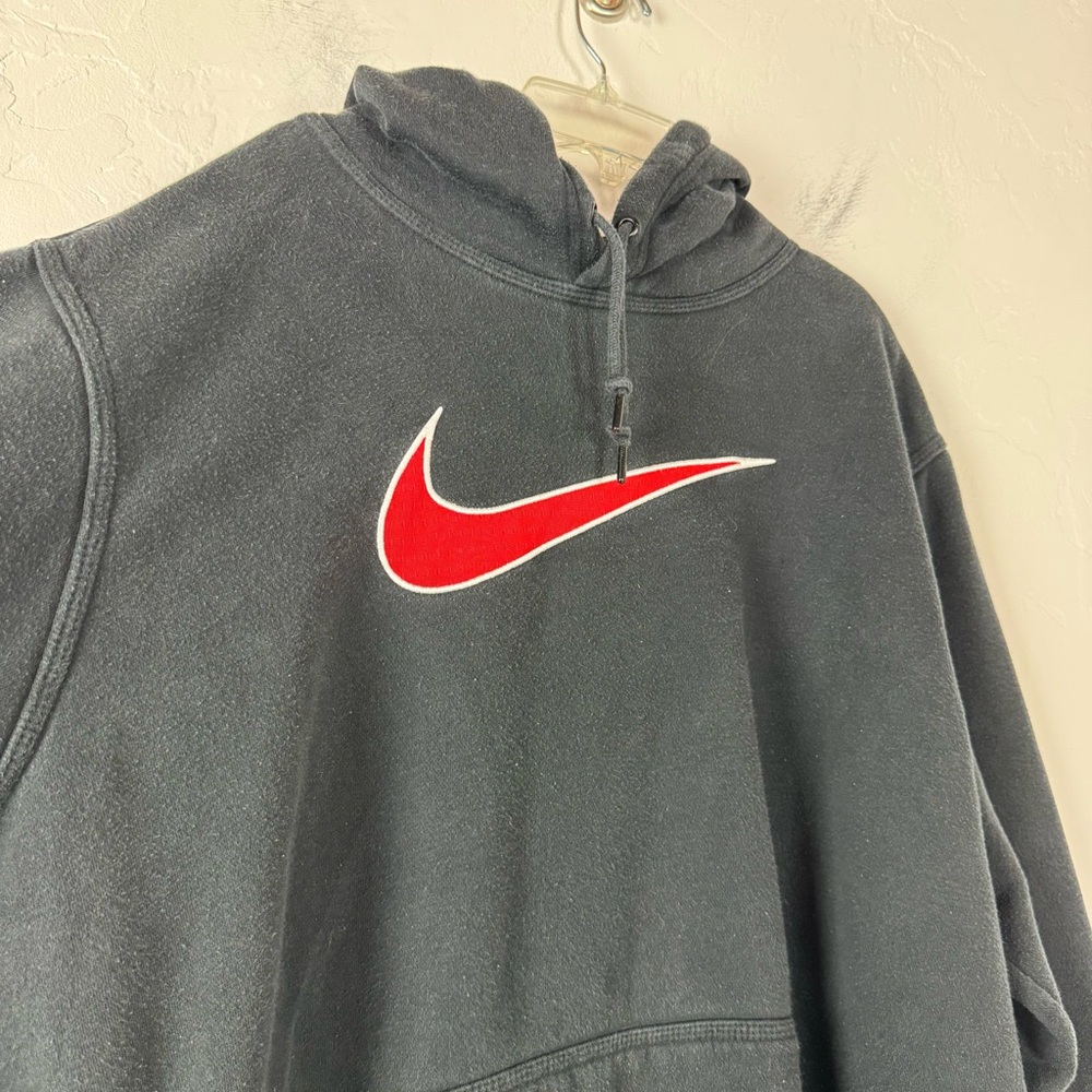 Nike Club Pullover Sweatshirt Hoodie Jacket Swoosh Logo Big Front Black Red - Picture 3 of 12
